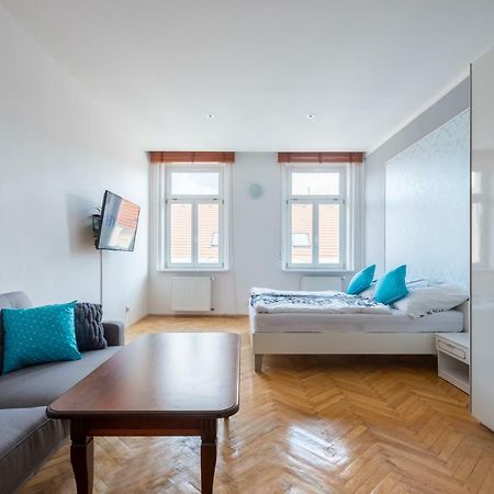 Bright Apartment Few Steps From Centre Prag Eksteriør billede